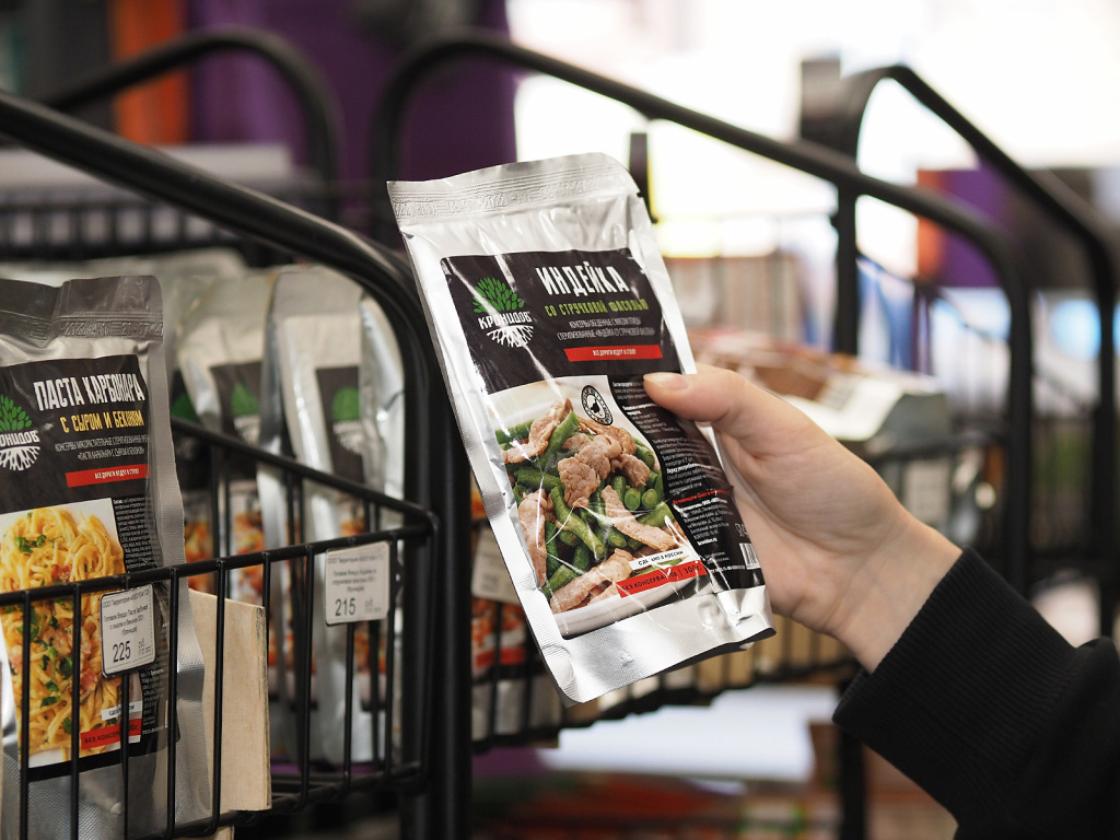 ретор-пакет со вторым блюдом для обеда в походе или путешествии