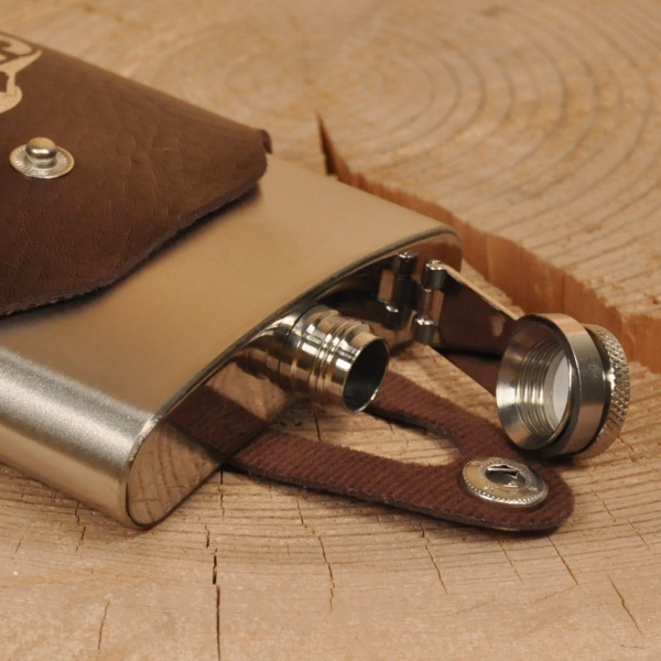 Фляжка «СЛЕДОПЫТ - Freezly» в кож. чехле, 150 мл, цв. корич (Следопыт)