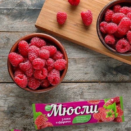 Мюсли прессованные. Батончик Effort muesli малина и злаки